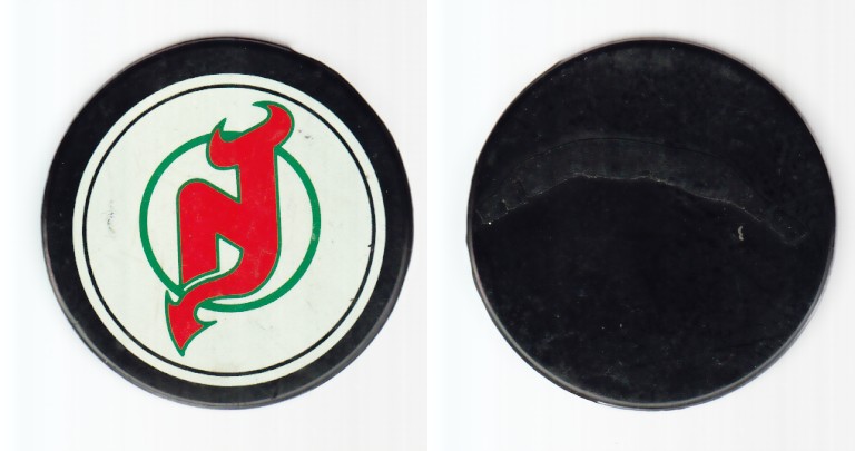 1980-87 NHL VICEROY NEW JERSEY DEBILS PUCK V.2 photo