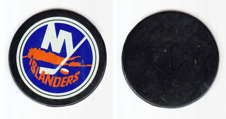 1980-87 NHL VICEROY NEW YORK ISLANDERS PUCK photo 1980-87 NHL VICEROY NEW YORK ISLANDERS PUCK photo
