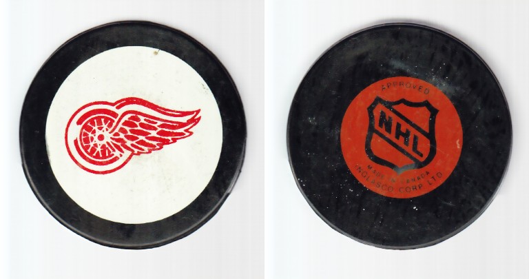 1979-80 NHL BILTRITE DETROIT RED WINGS GAME PUCK photo 1979-80 NHL BILTRITE DETROIT RED WINGS GAME PUCK photo