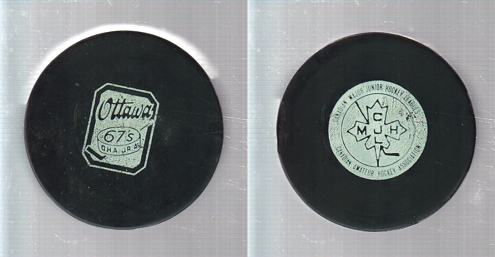 1974-80 VICEROY V3 OTTAWA 67'S GAME PUCK photo 1974-80 VICEROY V3 OTTAWA 67'S GAME PUCK photo