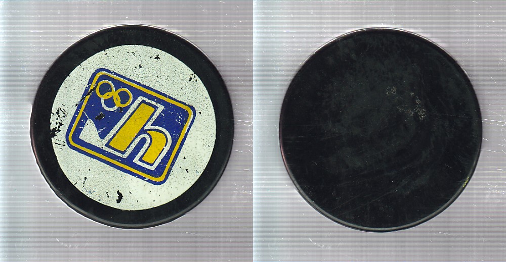 1975-83 C23 HULL OLYMPICS PUCK photo