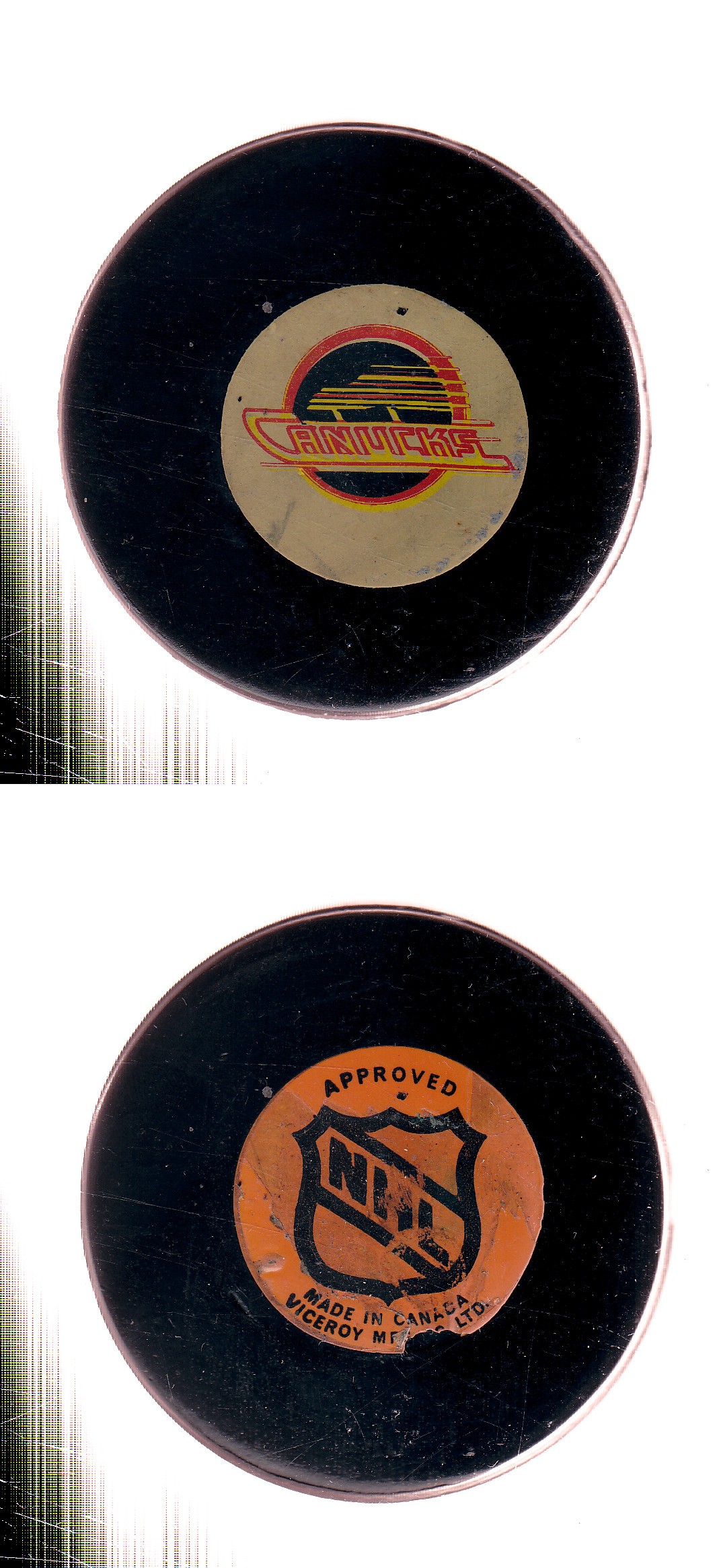1975-83 VICEROY VANCOUVER CANUCKS GAME PUCK photo 1975-83 VICEROY VANCOUVER CANUCKS GAME PUCK photo