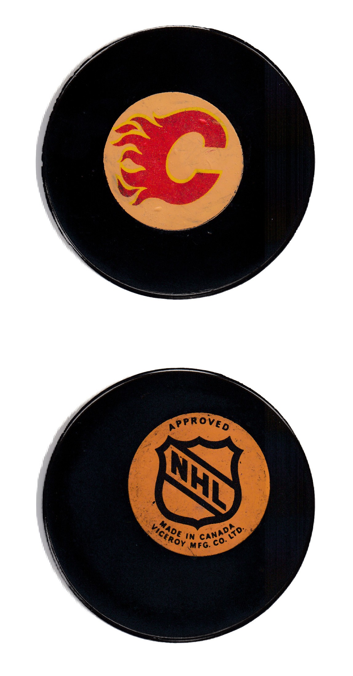 1975-83 VICEROY CALGARY FLAMES GAME PUCK photo 1975-83 VICEROY CALGARY FLAMES GAME PUCK photo