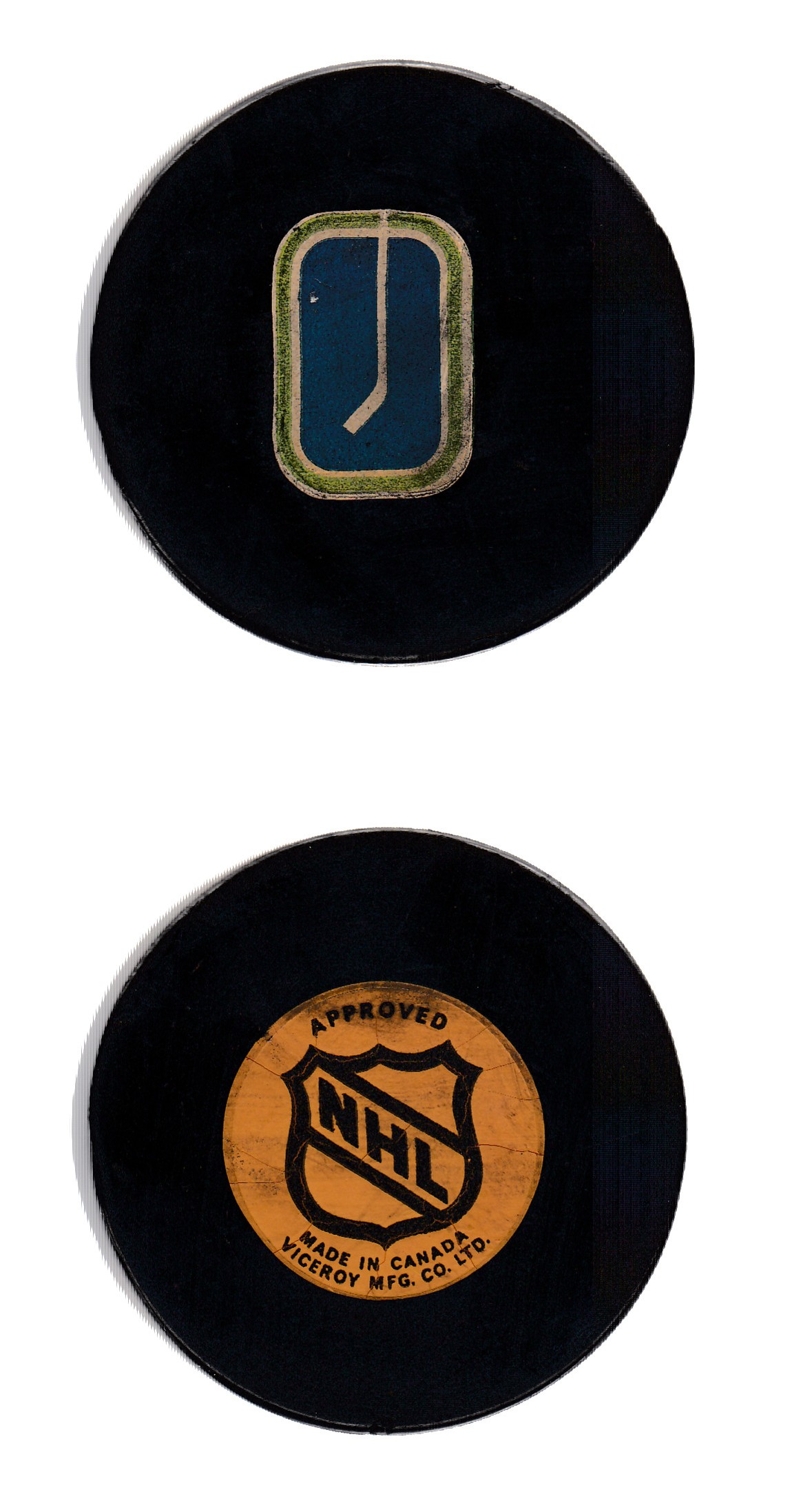 1975-83 VICEROY VANCOUVER CANUCKS GAME PUCK photo 1975-83 VICEROY VANCOUVER CANUCKS GAME PUCK photo