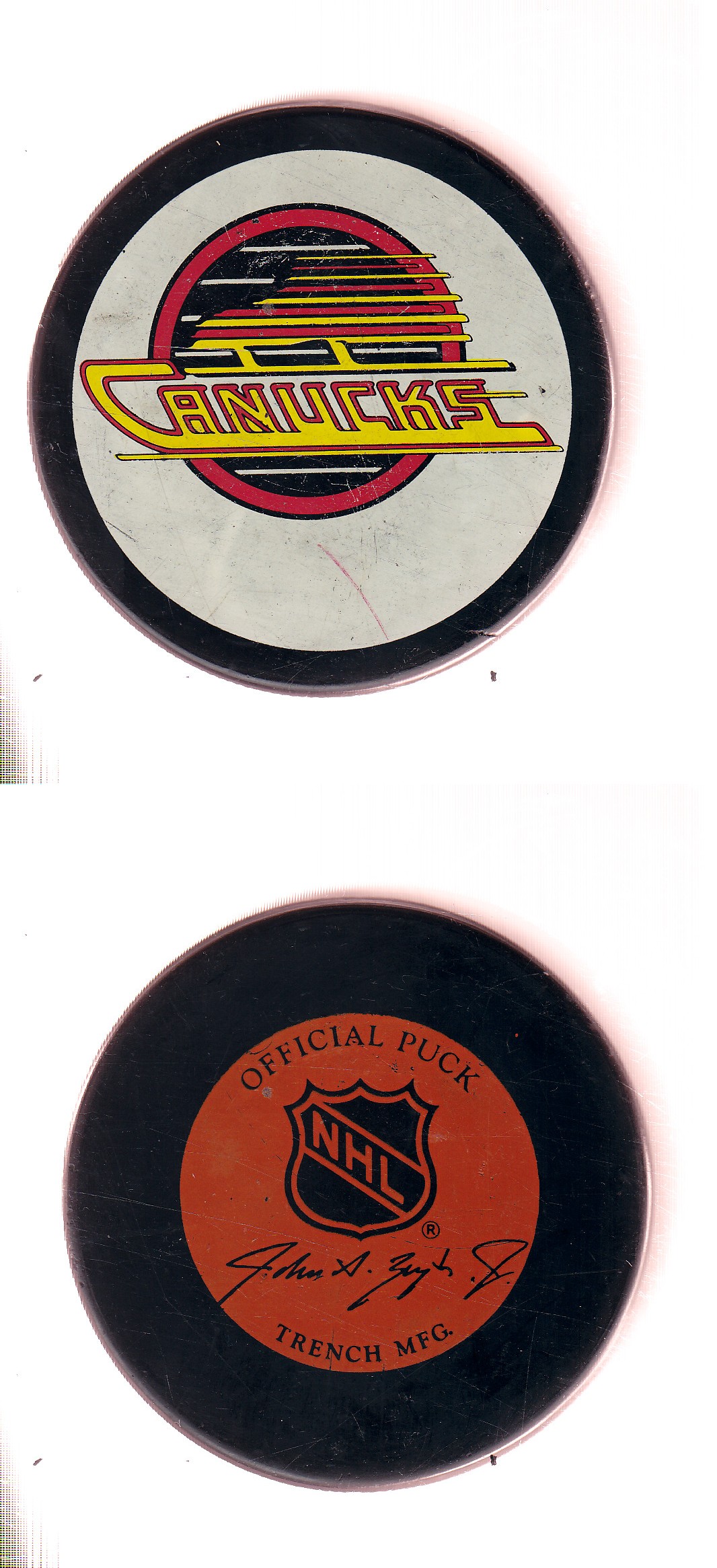 1982-92 GT1 (WITH OFFICIAL) VANCOUVER CANUCKS GAME PUCK photo 1982-92 GT1 (WITH OFFICIAL) VANCOUVER CANUCKS GAME PUCK photo