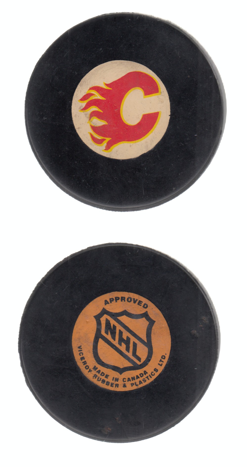 1975-83 VICEROY V3 CALGARY FLAMES GAME PUCK photo 1975-83 VICEROY V3 CALGARY FLAMES GAME PUCK photo