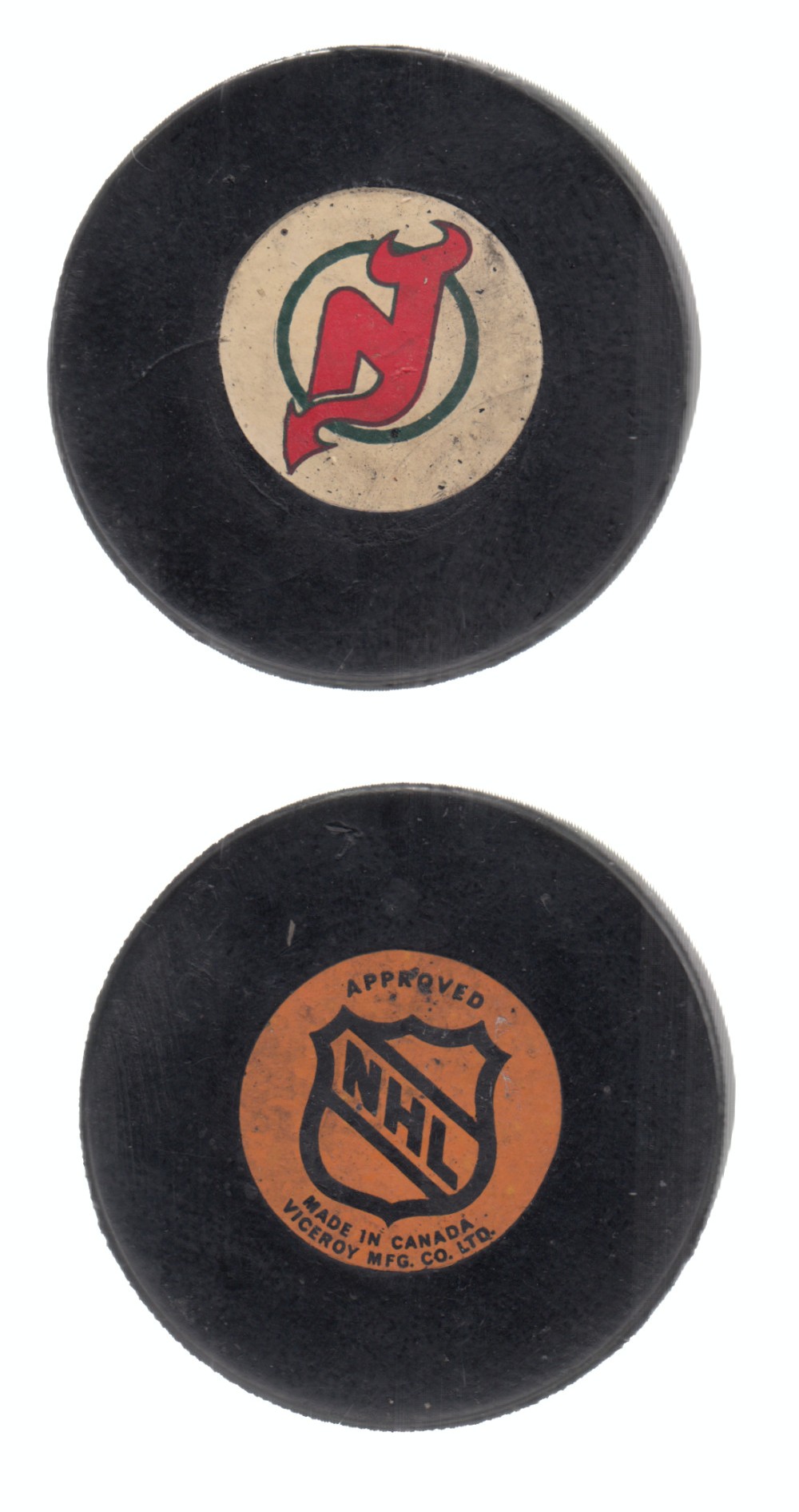 1975-83 VICEROY V3 NEW JERSEY DEVILS GAME PUCK photo 1975-83 VICEROY V3 NEW JERSEY DEVILS GAME PUCK photo