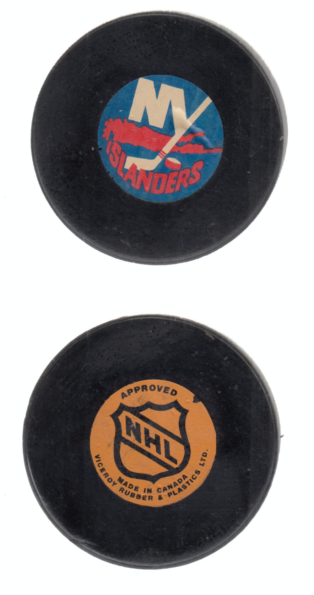 1975-83 VICEROY V3 NEW YORK ISLANDERS GAME PUCK photo 1975-83 VICEROY V3 NEW YORK ISLANDERS GAME PUCK photo