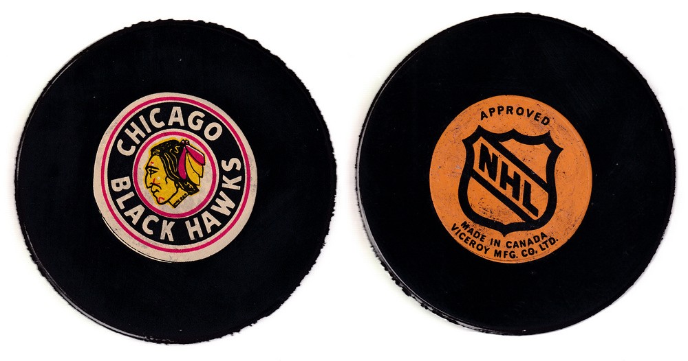 1975-83 VICEROY V3 CHICAGO BLACKHAWKS GAME PUCK photo