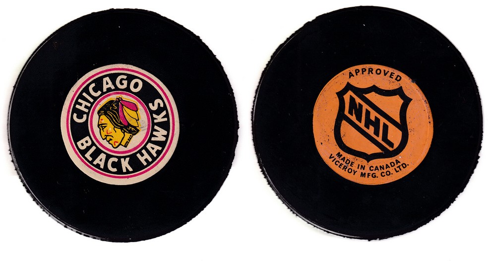 1975-83 VICEROY V3 CHICAGO BLACKHAWKS GAME PUCK photo