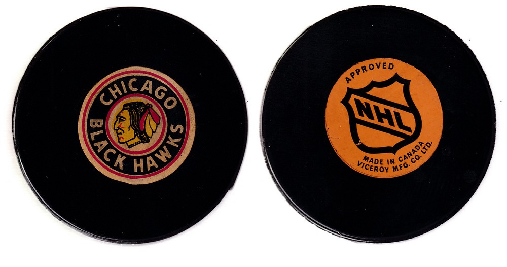 1975-83 VICEROY V3 CHICAGO BLACKHAWKS GAME PUCK photo