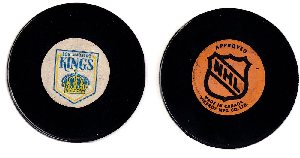 1975-83 VICEROY LOS ANGELES KINGS GAME PUCK photo 1975-83 VICEROY LOS ANGELES KINGS GAME PUCK photo