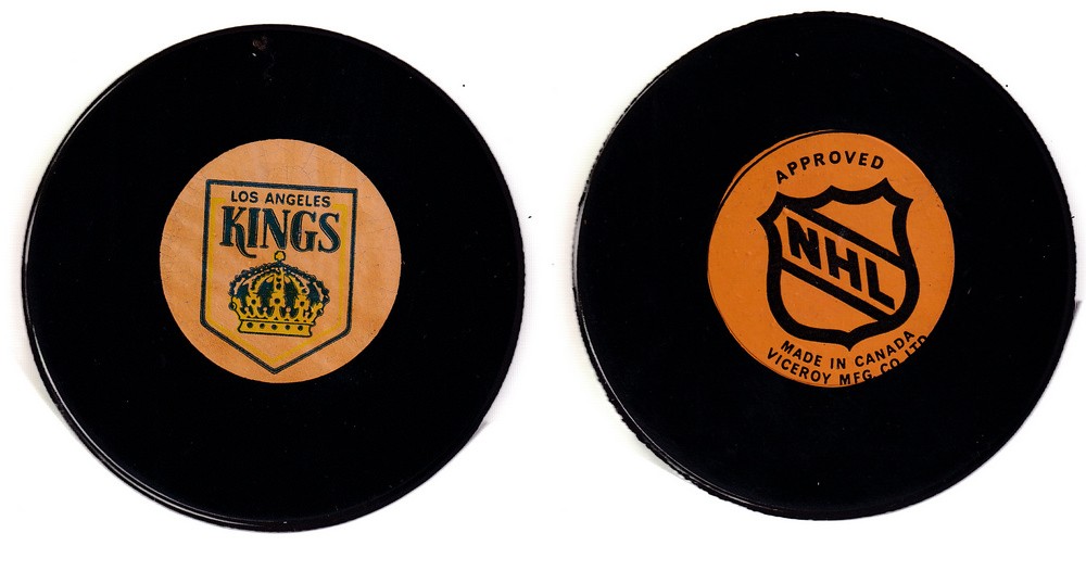 1975-83 VICEROY LOS ANGELES KINGS GAME PUCK photo 1975-83 VICEROY LOS ANGELES KINGS GAME PUCK photo