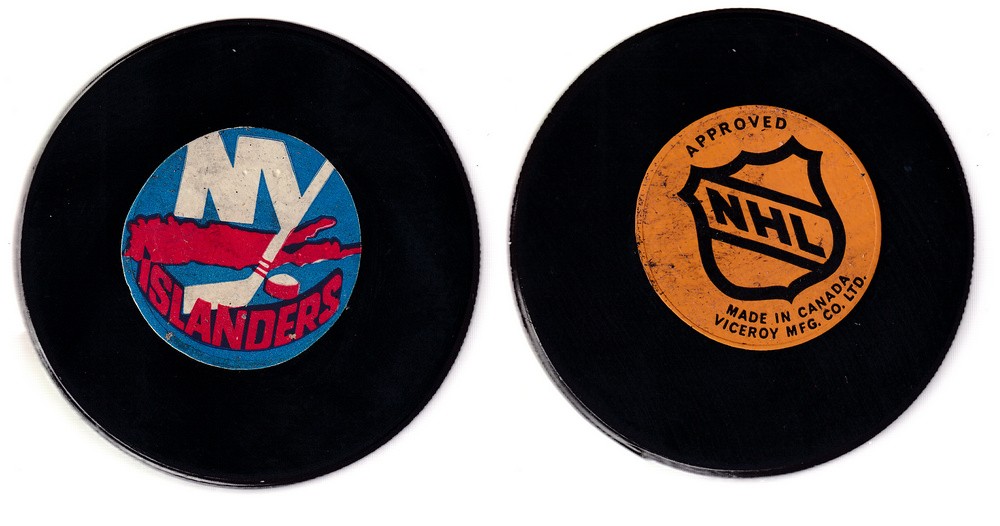 1975-83 VICEROY V3 NY ISLANDERS GAME PUCK photo