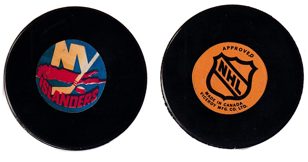 1975-83 VICEROY V3 NY ISLANDERS GAME PUCK photo