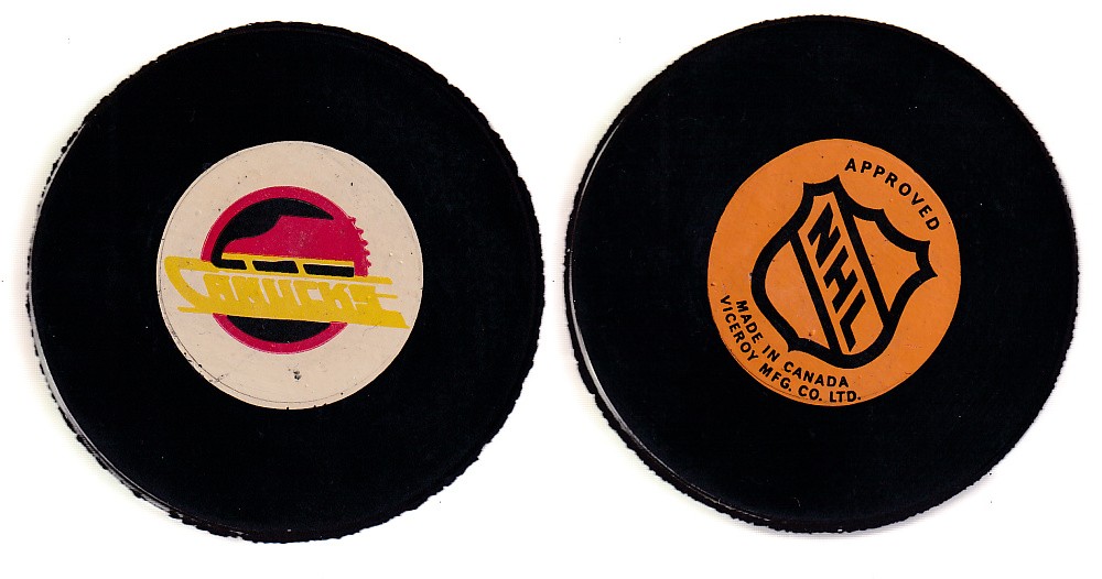1975-83 VICEROY V3 VANCOUVER CANUCKS V.2 GAME PUCK photo 1975-83 VICEROY V3 VANCOUVER CANUCKS V.2 GAME PUCK photo