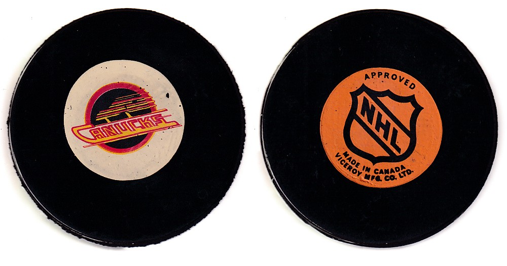 1975-83 VICEROY V3 VANCOUVER CANUCKS V.3 GAME PUCK photo