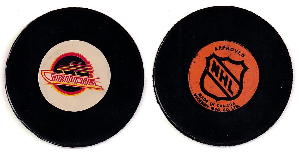 1975-83 VICEROY V3 VANCOUVER CANUCKS V.3 GAME PUCK photo
