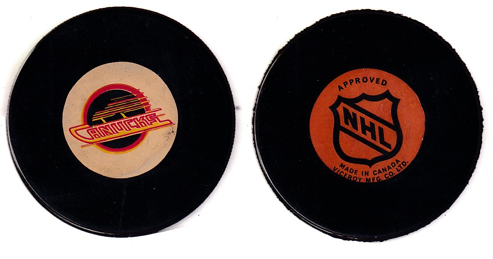 1975-83 VICEROY V3 VANCOUVER CANUCKS V.3 GAME PUCK photo