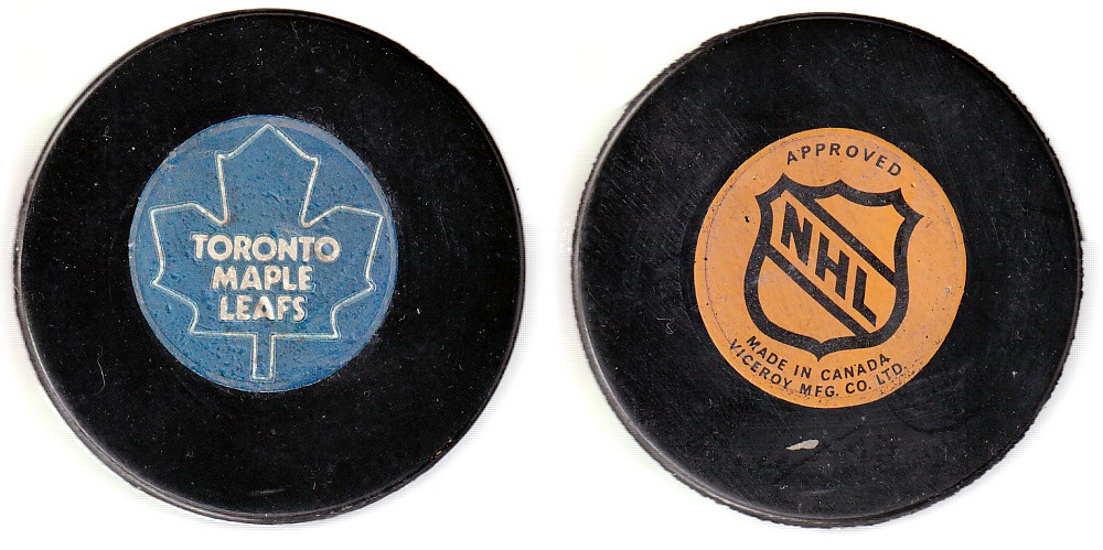 1975-83 VICEROY V3 TORONTO MAPLE LEAFS GAME PUCK photo 1975-83 VICEROY V3 TORONTO MAPLE LEAFS GAME PUCK photo