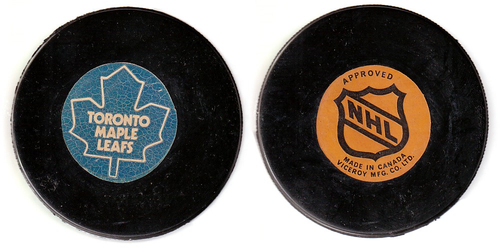 1975-83 VICEROY V3 TORONTO MAPLE LEAFS GAME PUCK photo 1975-83 VICEROY V3 TORONTO MAPLE LEAFS GAME PUCK photo