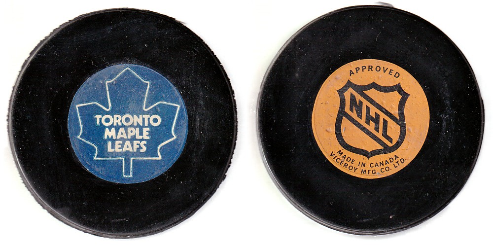 1975-83 VICEROY V3 TORONTO MAPLE LEAFS GAME PUCK photo 1975-83 VICEROY V3 TORONTO MAPLE LEAFS GAME PUCK photo