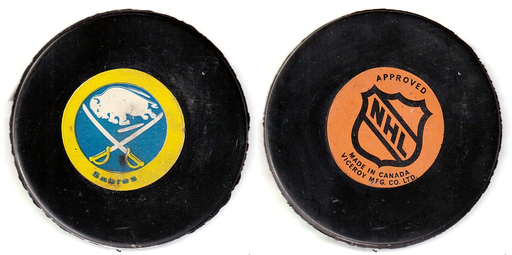 1975-83 VICEROY V3 BUFFALO SABRES GAME PUCK photo 1975-83 VICEROY V3 BUFFALO SABRES GAME PUCK photo