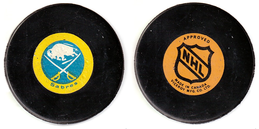 1975-83 VICEROY V3 BUFFALO SABRES GAME PUCK photo 1975-83 VICEROY V3 BUFFALO SABRES GAME PUCK photo