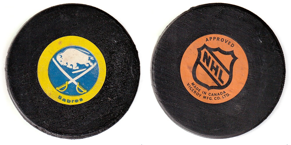 1975-83 VICEROY V3 BUFFALO SABRES GAME PUCK photo 1975-83 VICEROY V3 BUFFALO SABRES GAME PUCK photo