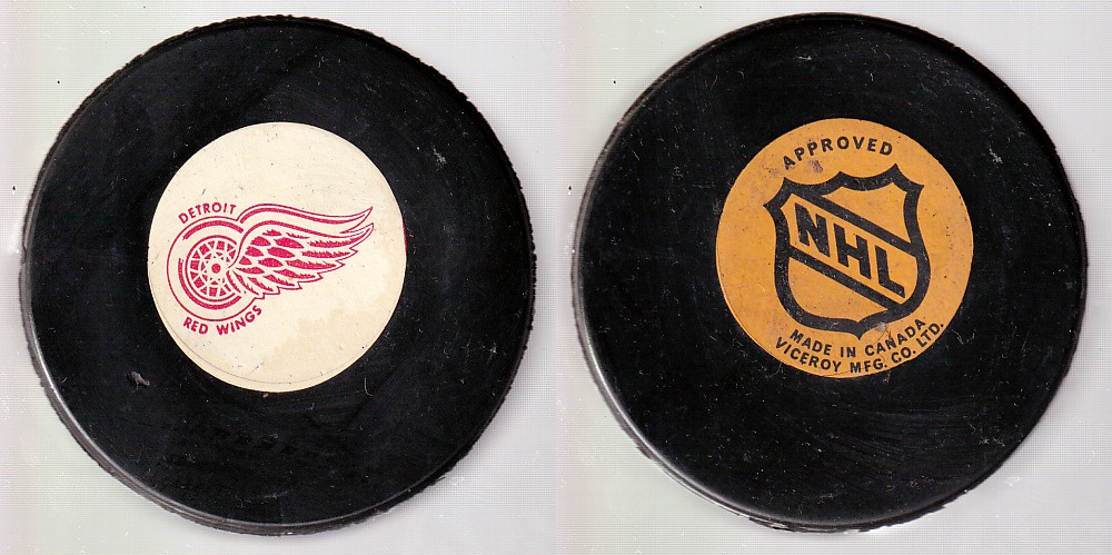 1975-83 VICEROY V3 DETROIT RED WINGS GAME PUCK photo