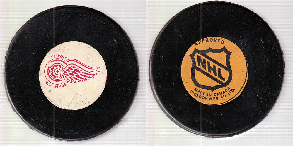 1975-83 VICEROY V3 DETROIT RED WINGS GAME PUCK photo 1975-83 VICEROY V3 DETROIT RED WINGS GAME PUCK photo