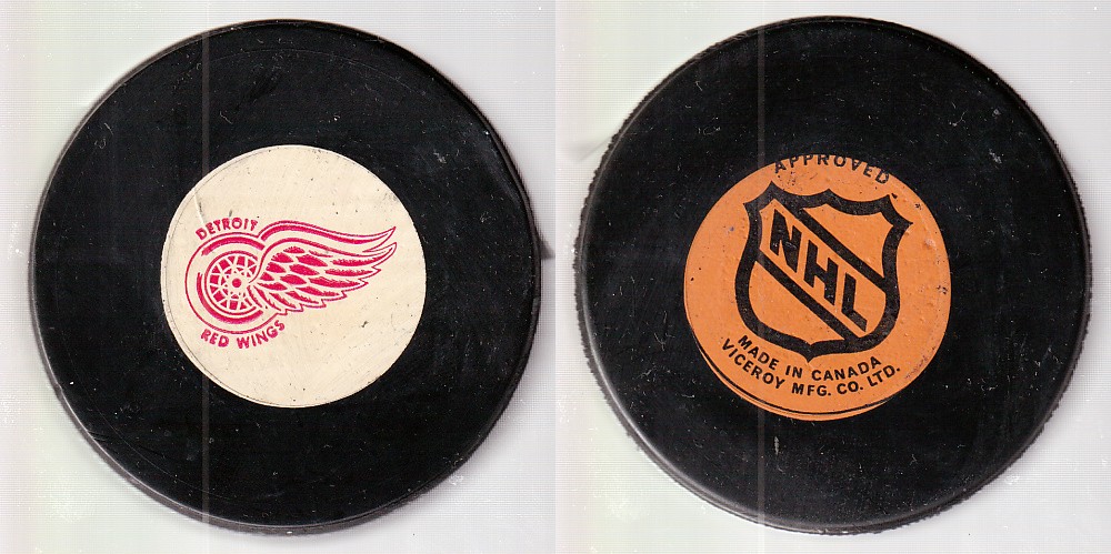 1975-83 VICEROY V3 DETROIT RED WINGS GAME PUCK photo 1975-83 VICEROY V3 DETROIT RED WINGS GAME PUCK photo