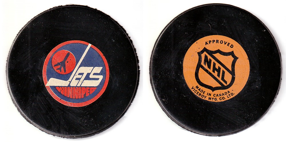 1975-83 VICEROY V3 WINNIPEG JETS GAME PUCK photo 1975-83 VICEROY V3 WINNIPEG JETS GAME PUCK photo
