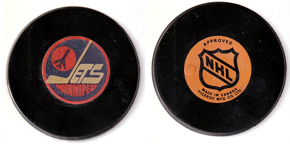 1975-83 VICEROY V3 WINNIPEG JETS GAME PUCK photo 1975-83 VICEROY V3 WINNIPEG JETS GAME PUCK photo